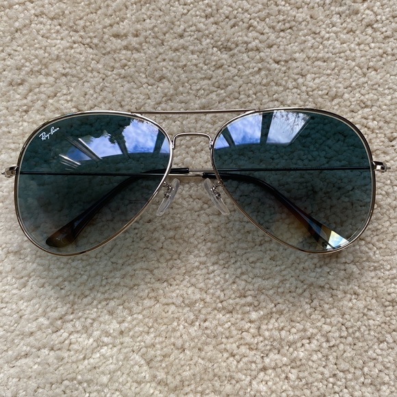Like New! Ray-Ban Aviator Sunglasses - Picture 2 of 11